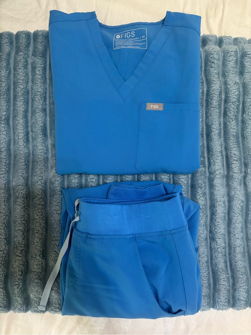 FIGS Capri Blue V-Neck Scrub Top and bottom